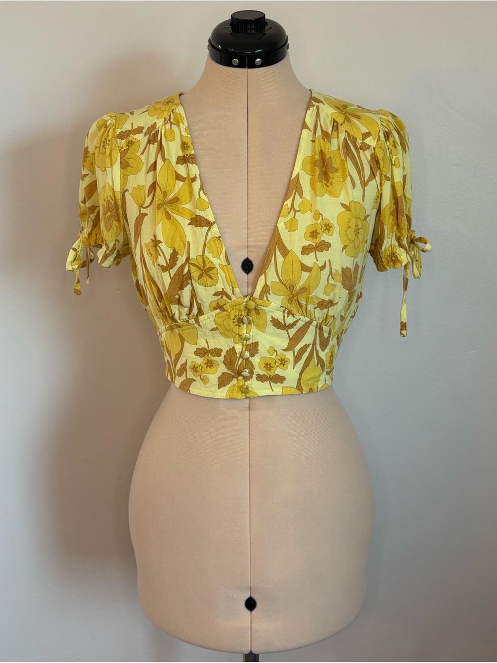 Urban Outfitters UO Yellow & Light Brown 70’s Tropical Button Front Crop Top, S